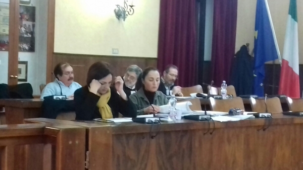 Discariche abusive e roghi a Sezze: l&#039;opposizione chiede controlli e sanzioni