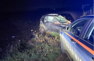 Sezze, inseguimento di 15 km. 27enne finisce fuori strada