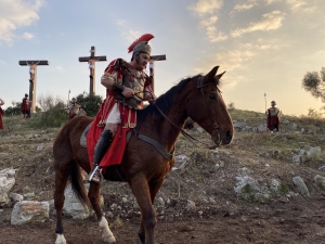 Domani tutti incollati alla Tv per vedere il film sulla Passione di Cristo di Sezze