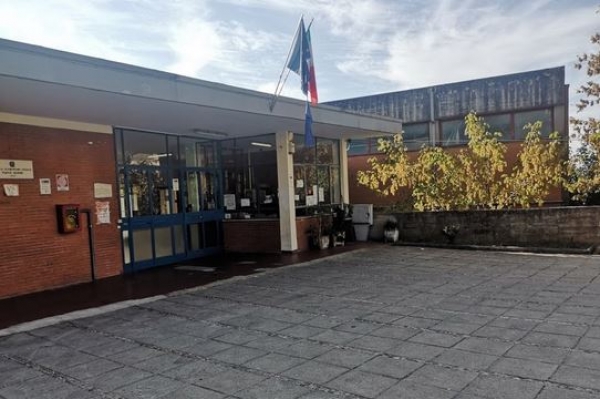 Alunni e docenti di Piagge Marine al freddo a causa della caldaia fuori uso