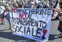negazionisti in piazza