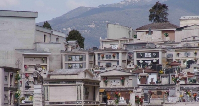 L&#039;interno del cimitero di Sezze