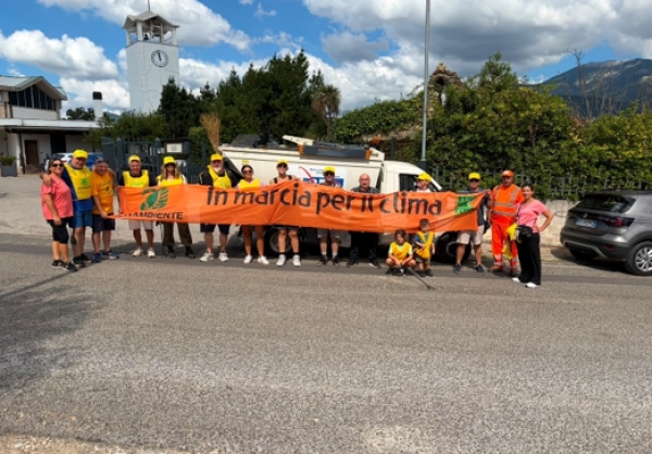 Puliamo il Mondo in Contrada Colli: raccolti 35 sacchi di rifiuti